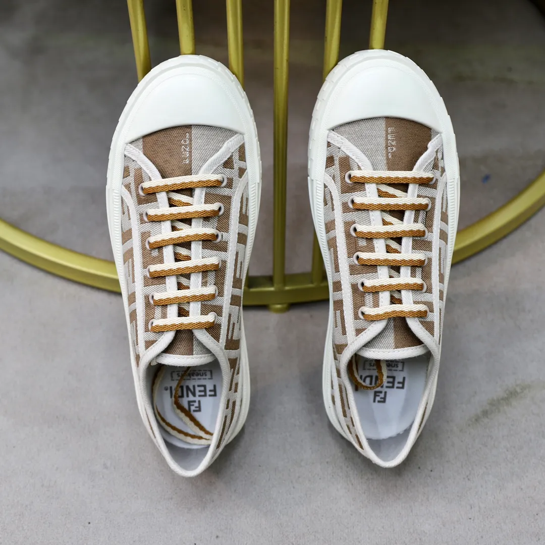 Factory price: 480 original order (couple model) Brand: FENDI Fendi 🙅‍♂️🙅‍♂️🙅‍♂️ Size: Female 35–40, Male 39-44 (45 can be customized) Grade: Official website genuine Material: Imported original LoGO fabric upper Original comfortable lining TPU wear-resistant lightweight outsole Style category: Loafers New trendy shoes Color: actual picture color